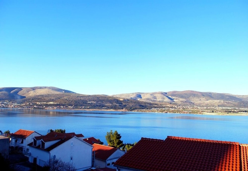 Apartment (Hazi 1 - 150m from sea - A1 Trogir(4+)