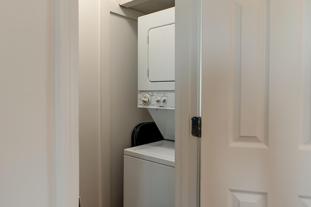 House, Multiple Beds (Saltaire - 2440 Bienville) photo 3