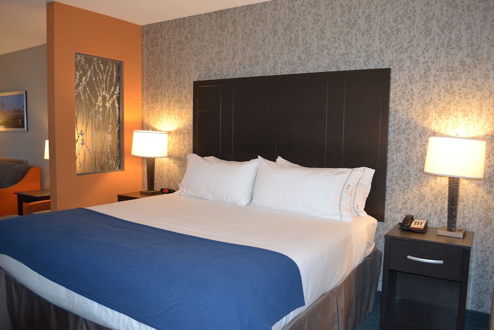 Standard Room, 1 King Bed, Accessible (Mobility, Comm, Access Tub)