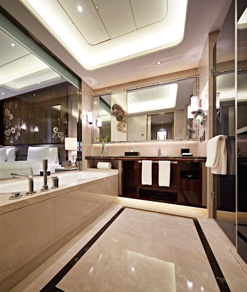 Grand Deluxe King Room photo 3
