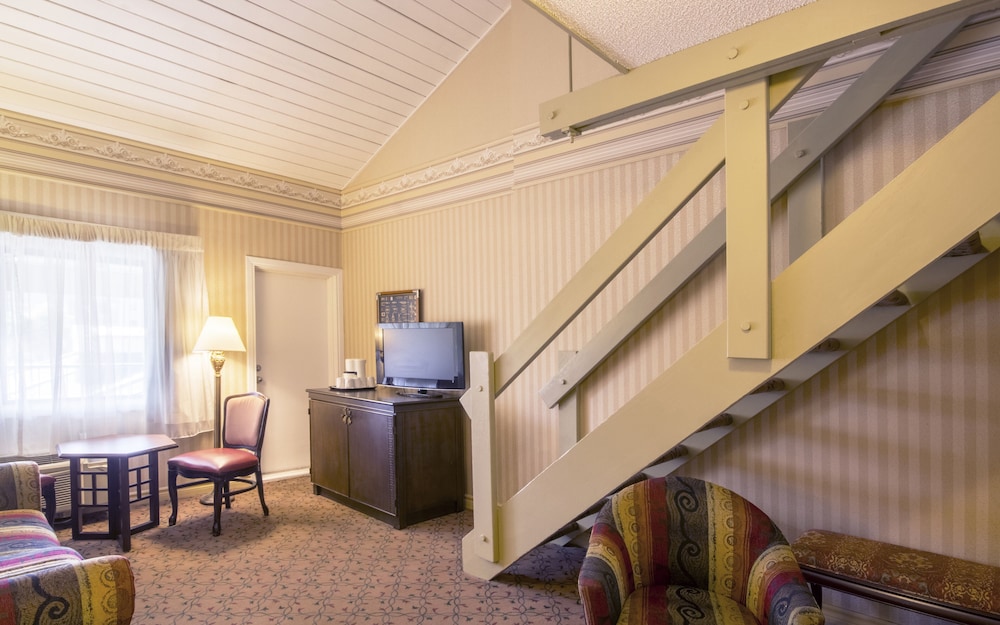 Suite Mezzanine, 1 Queen Bed with Sofabed photo 2