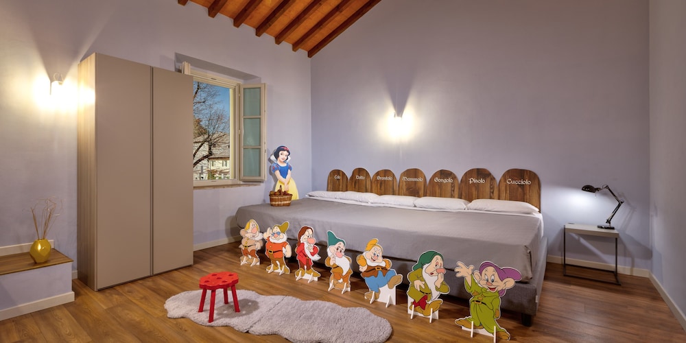 Suite (7 Dwarfs)