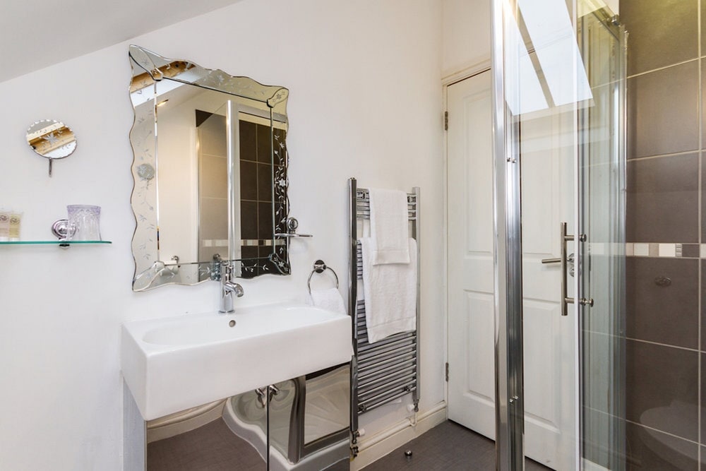 Luxury Apartment - Photo 7