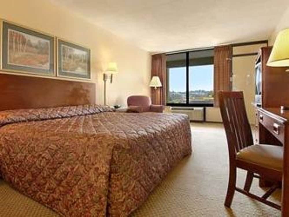 Room, 1 King Bed, Non Smoking - Photo 1