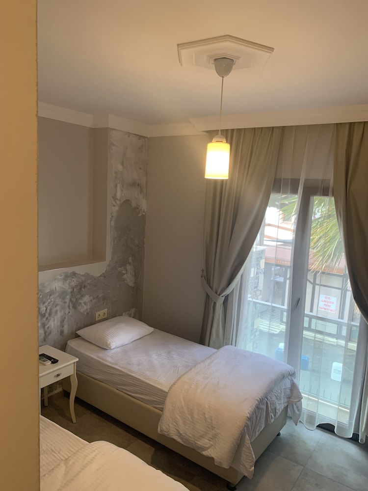 Basic Twin Room