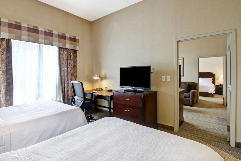 Suite, 2 Bedrooms, Non Smoking (1 King Bed, 2 Double Beds and Sofabed) - Photo 2