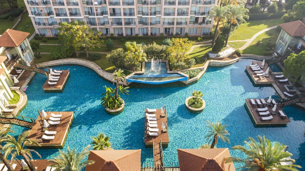 Lake Deluxe Villa photo 2