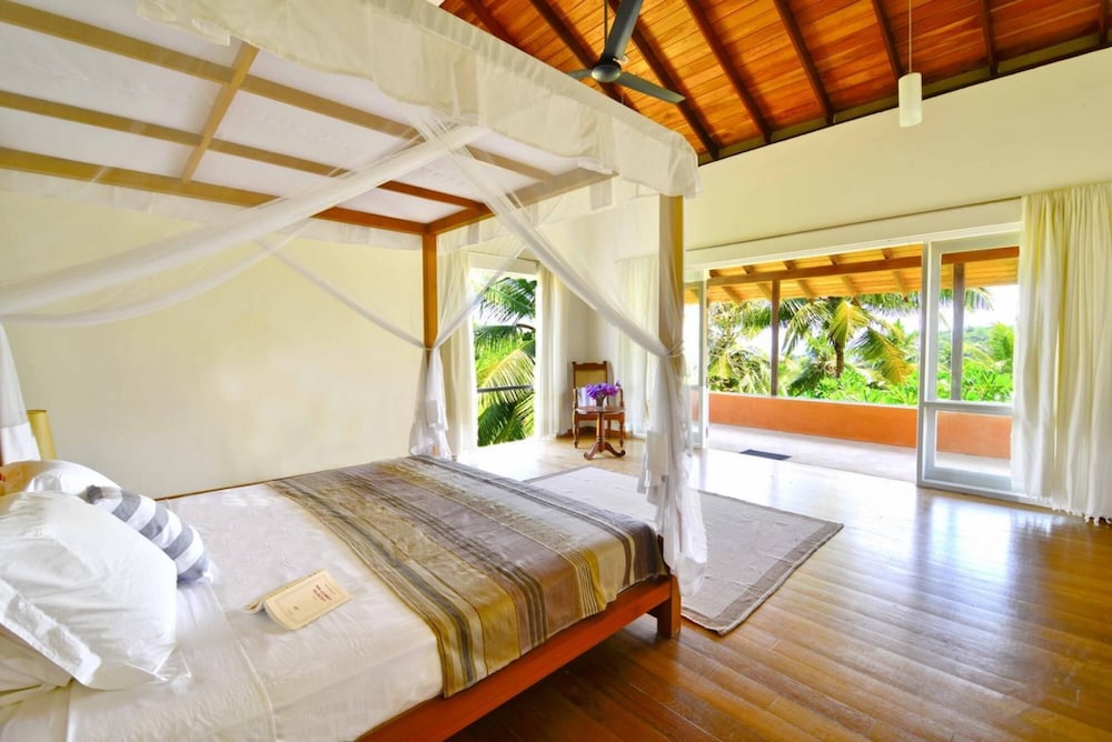 Villa photo 1