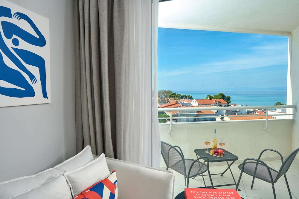 Ivory Suite - Photo 10