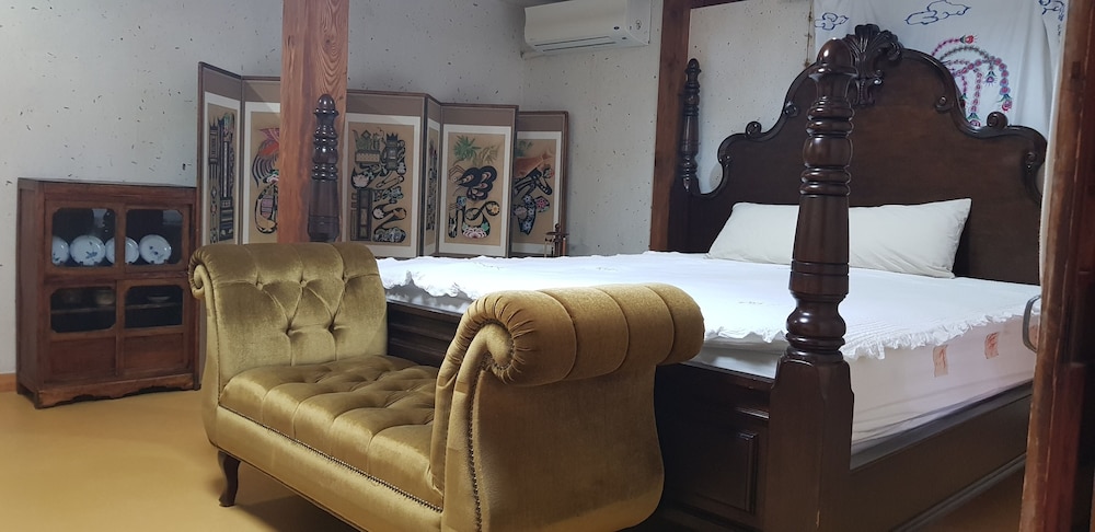 Room (King Bed) - Photo 1