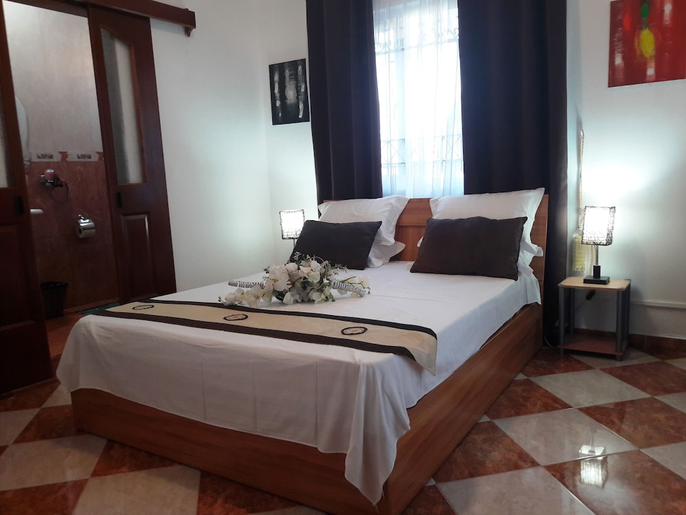 Honeymoon Suite, 1 King Bed, Balcony, Pool View photo 3