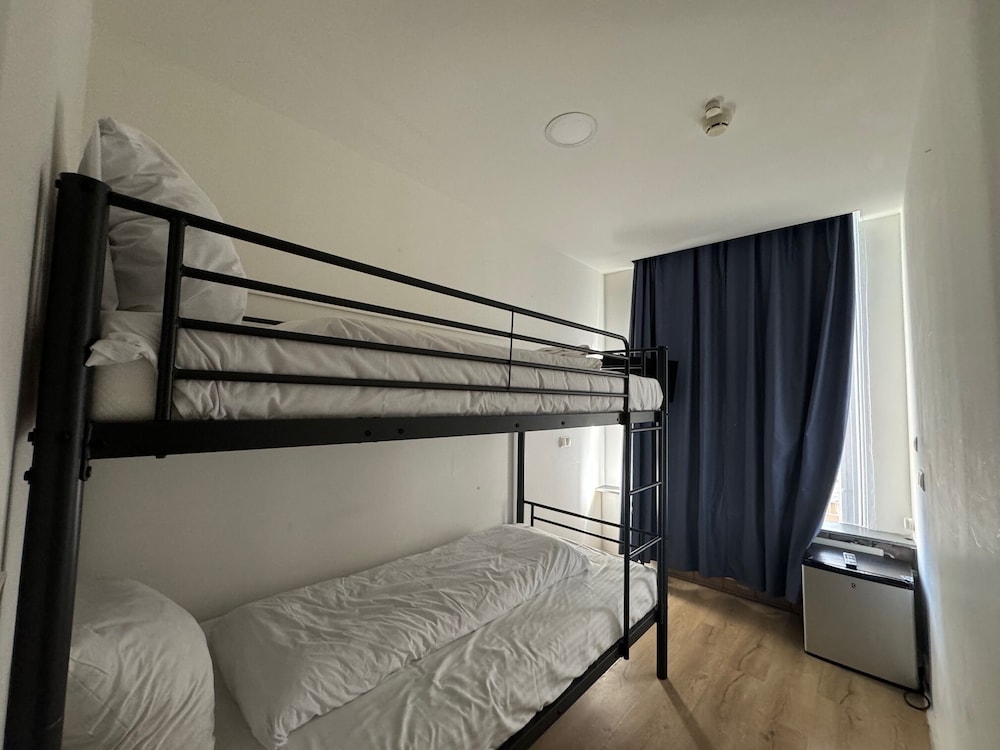 Economy Twin Room photo 1