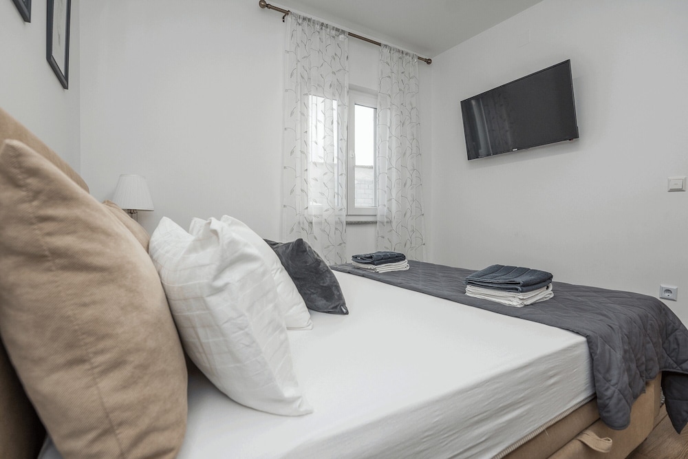 Apartment (A2)