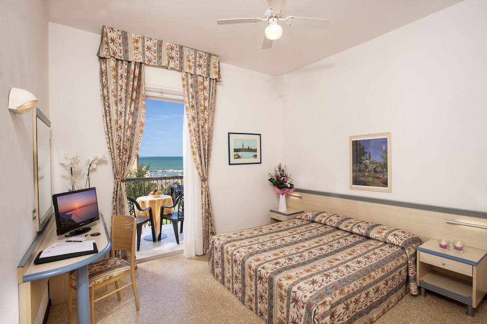Double or Twin Room photo 1