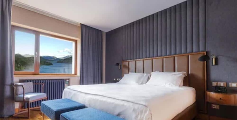 Superior Room, Lake View
