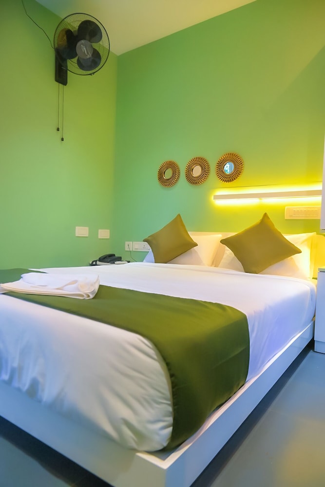 Deluxe Room - Photo 10