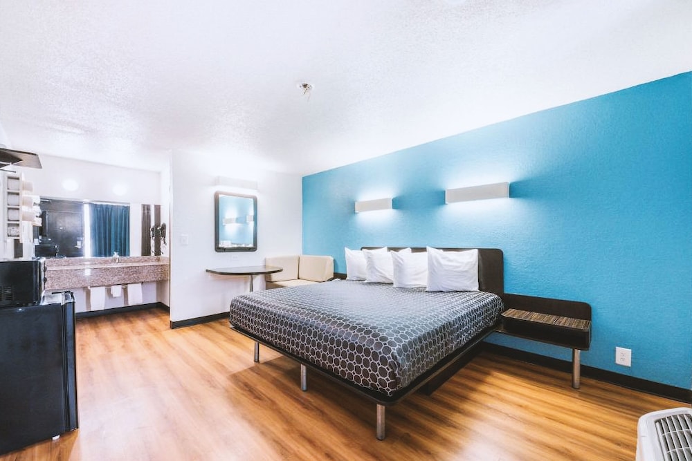 Standard Room, 1 Queen Bed, Non Smoking