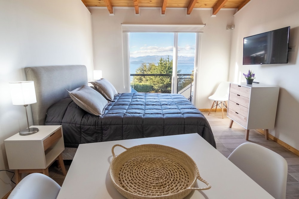 Superior Double Room, Lake View photo 3
