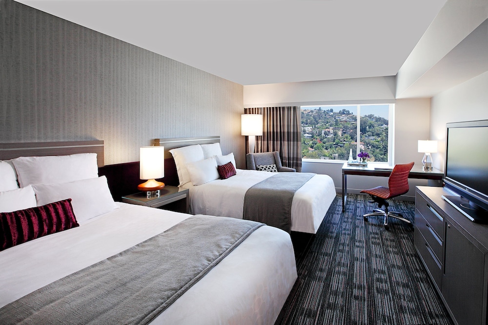 Room, 2 Queen Beds (Capitol View) - Photo 2