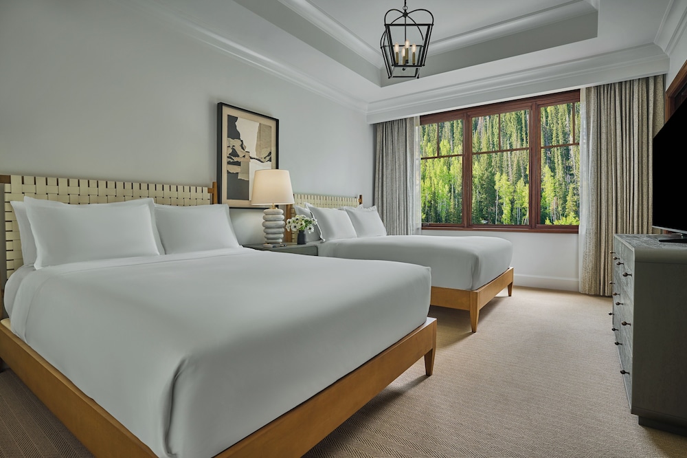Room, Multiple Beds (Peak View) - Photo 3