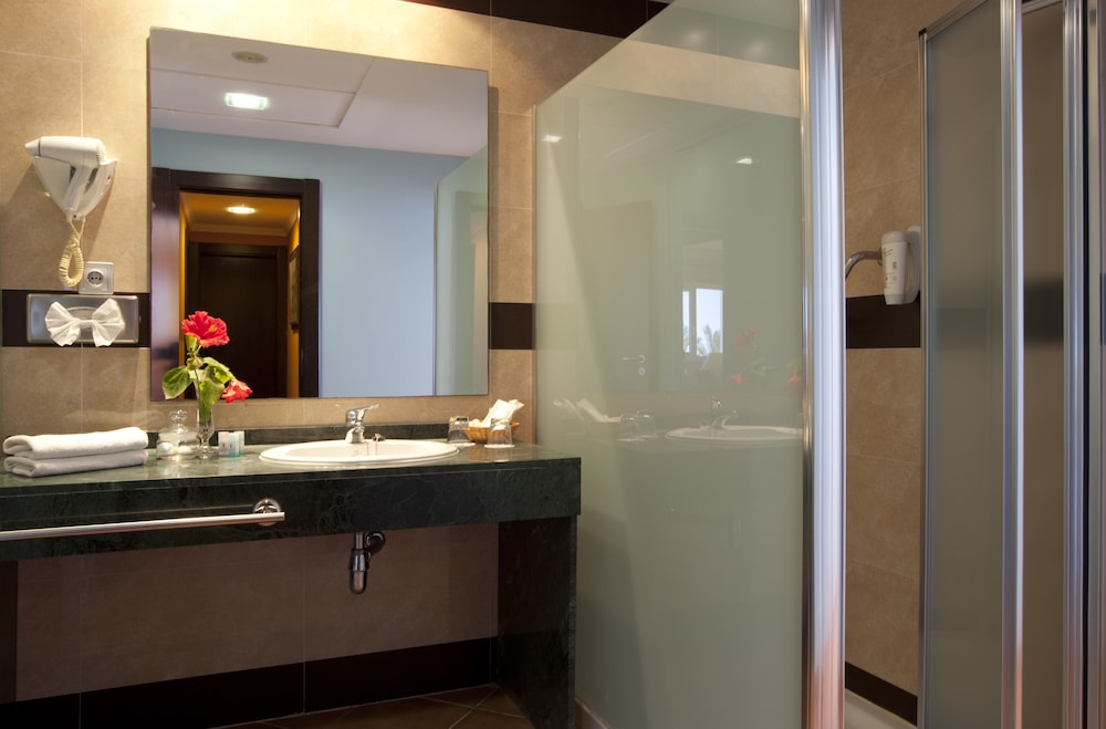 Suite, 1 Bedroom - Photo 13