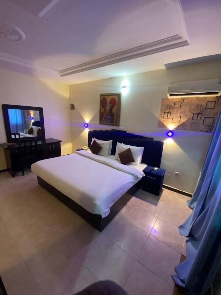 Executive Room - Photo 9