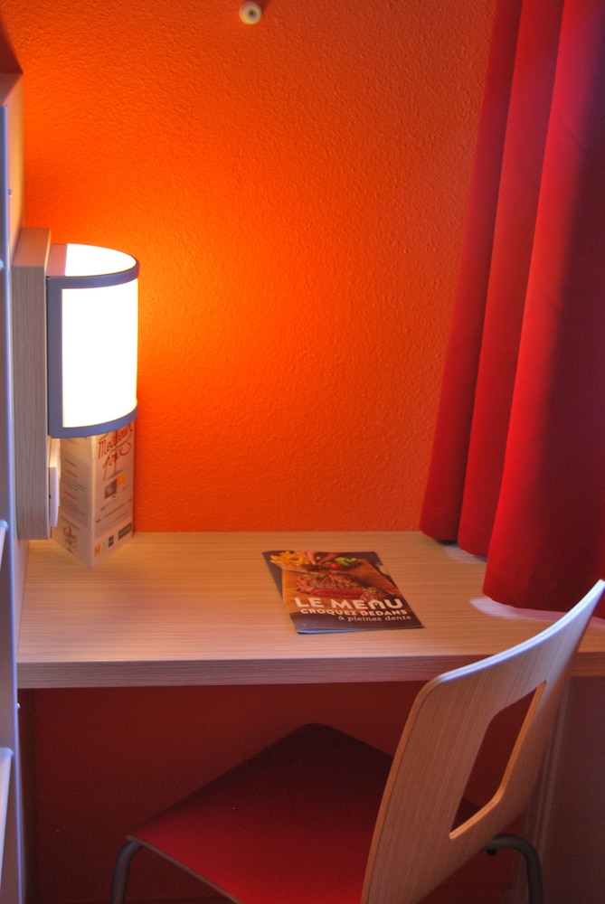 Standard Room, Multiple Beds (1 Double and 1 Single bed) - Photo 5