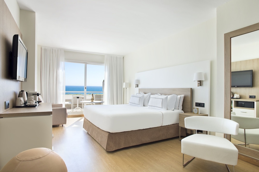Premium Room, Sea View (2 Adults + 1 Child) - Photo 12