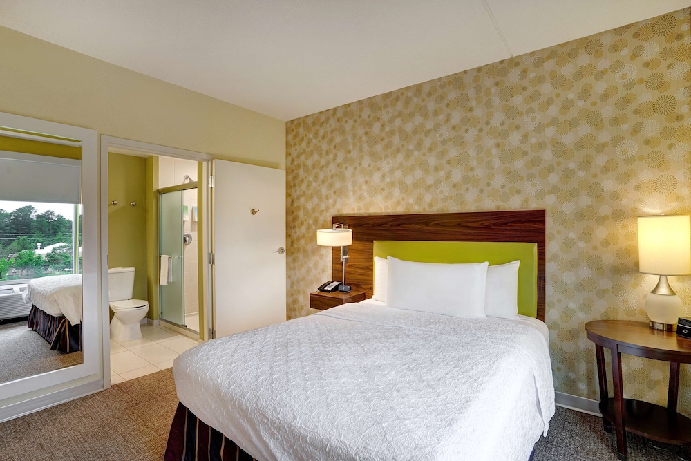 Suite, 1 Queen Bed - Photo 3