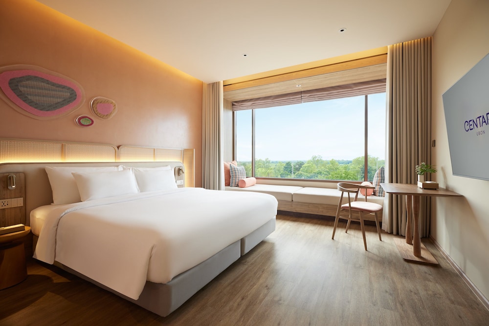 Deluxe Room, 1 King Bed - Photo 1