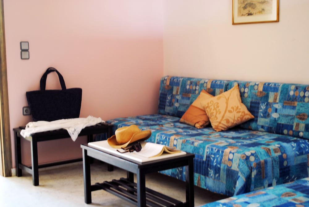 Room, Non Smoking, Garden View (4 Adults) photo 3