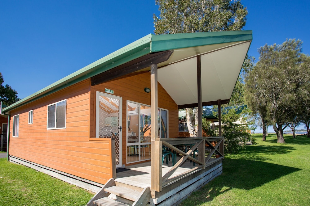 Waterfront Bungalow photo 3