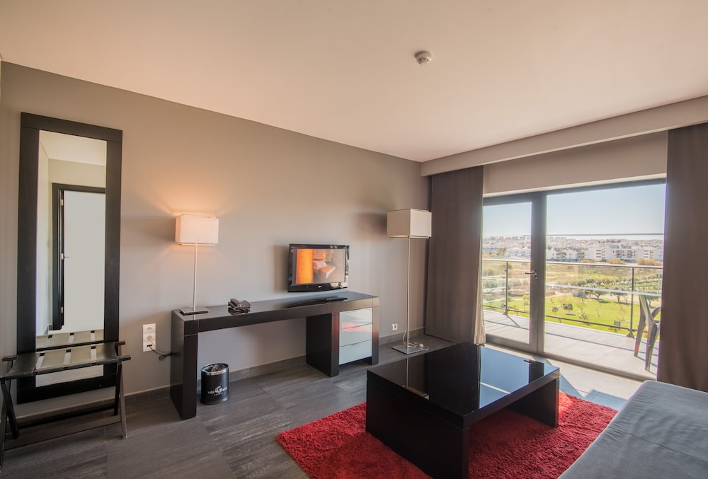 Junior Suite (2 Adults + 2 Children)