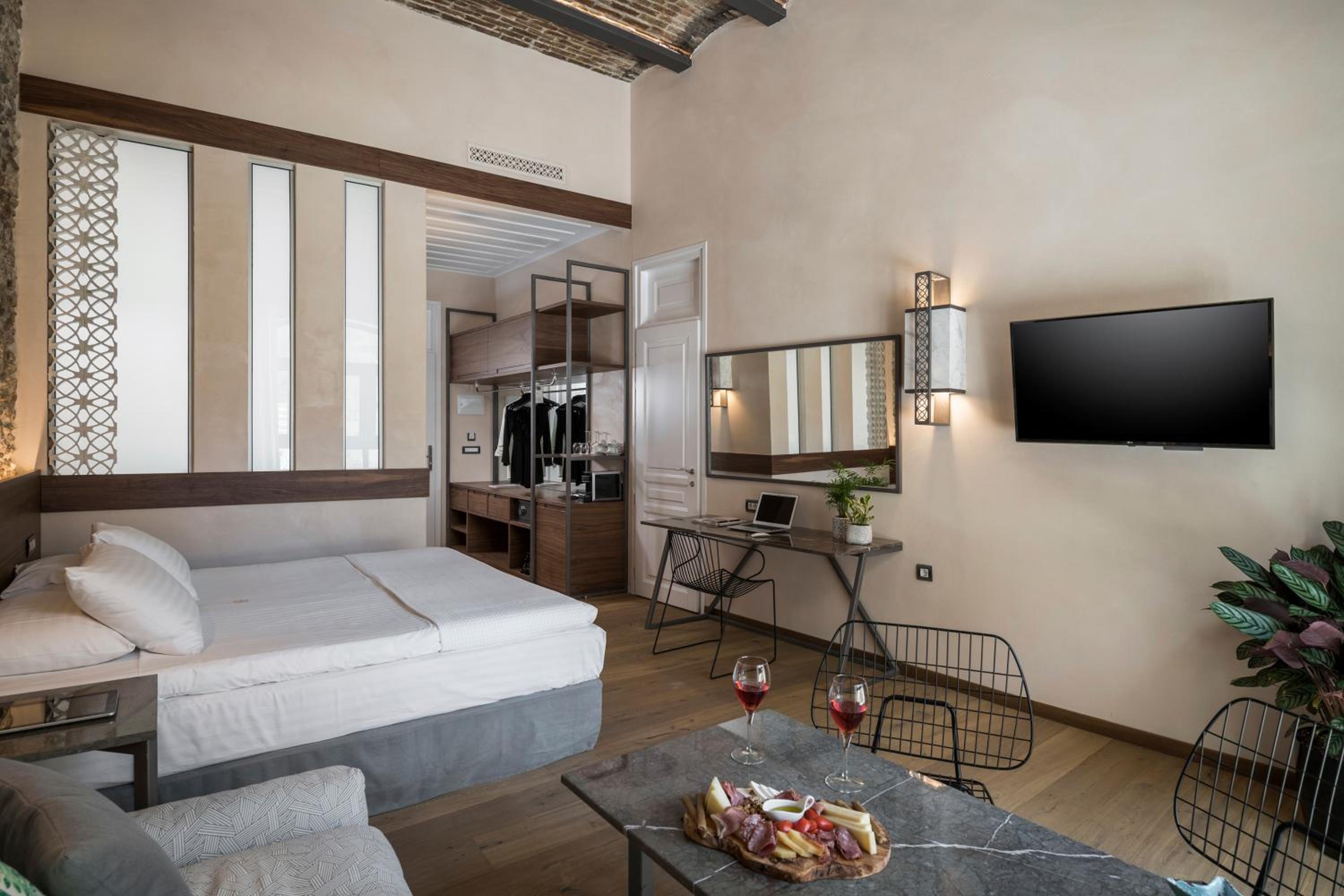 Deluxe Junior Suite 31 M2 With Spa Bath