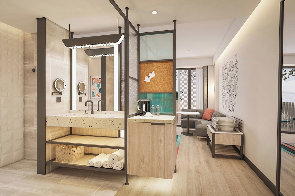 aloft king, Room, 1 King Bed, Balcony - Photo 3