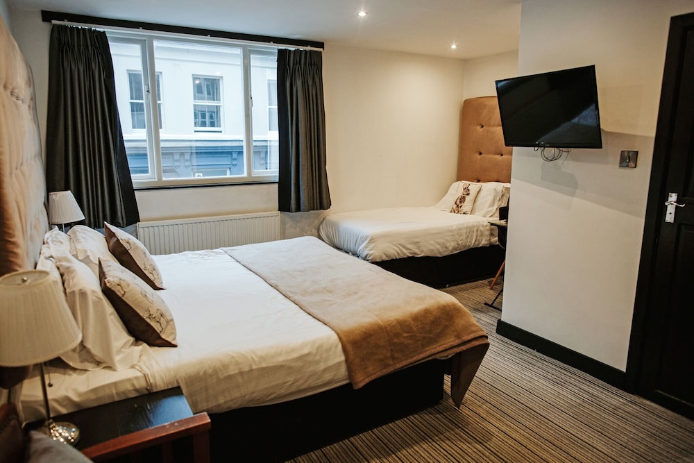 Deluxe Triple Room, Ensuite photo 1