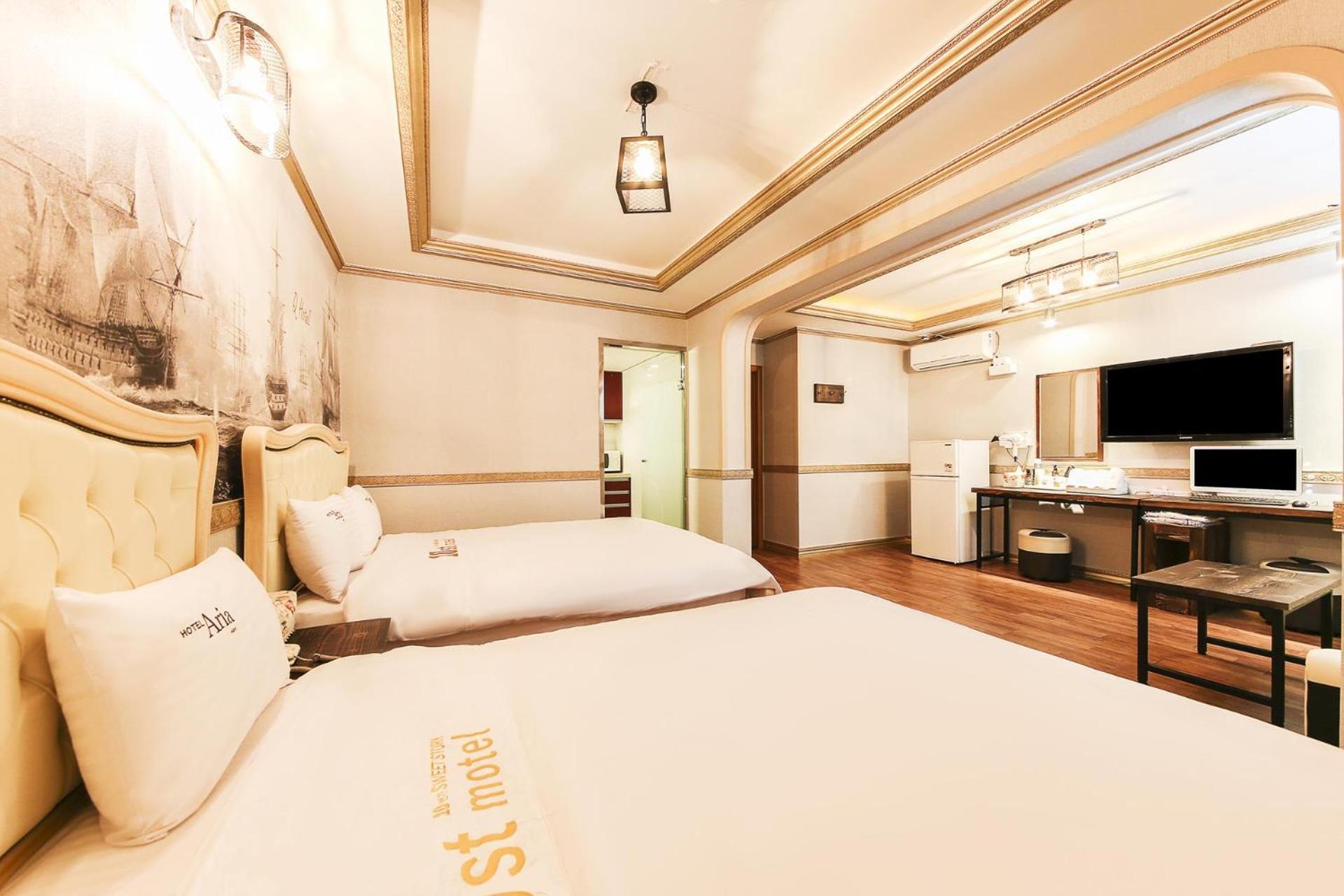 Twin Room - Photo 6