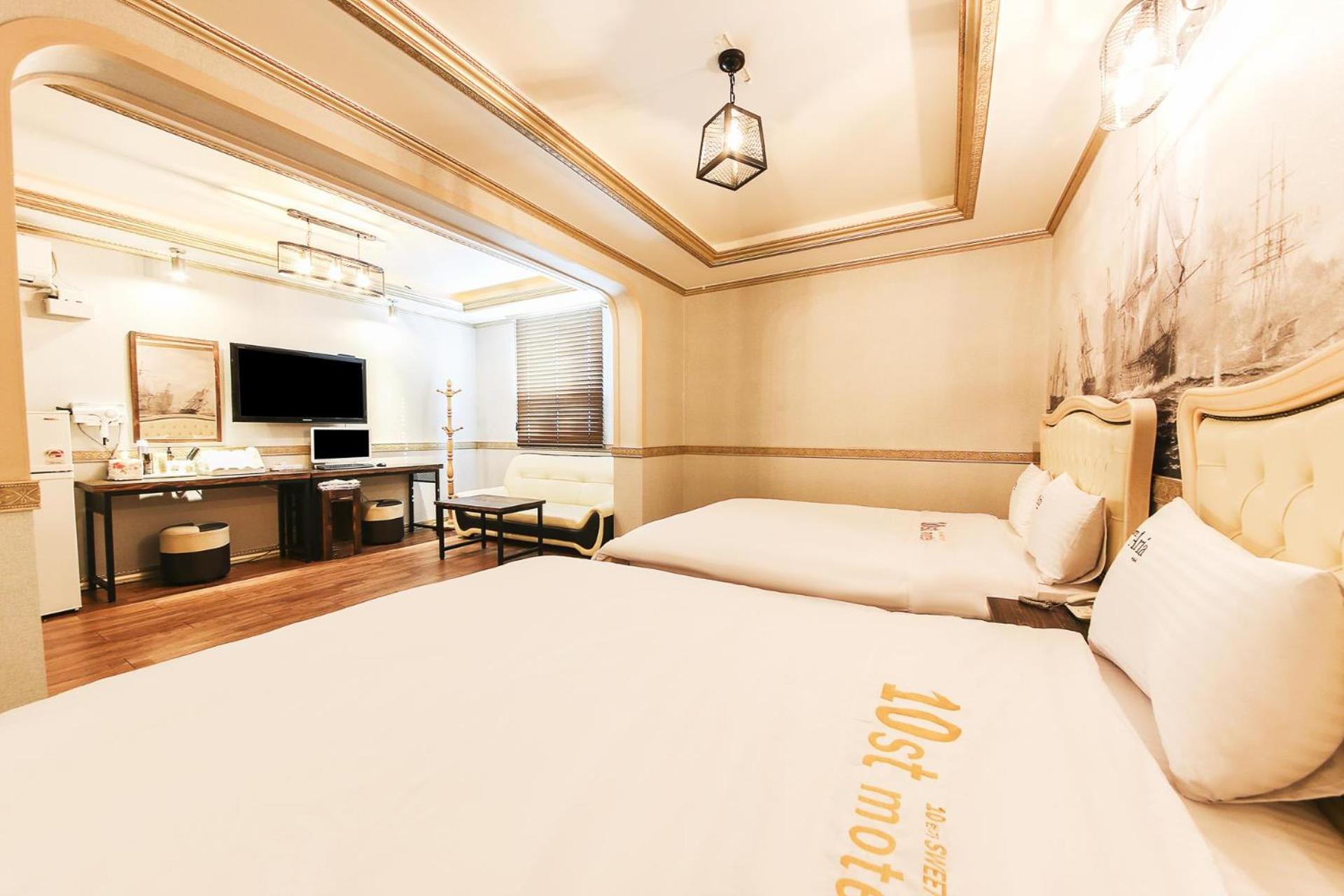 Twin Room - Photo 7
