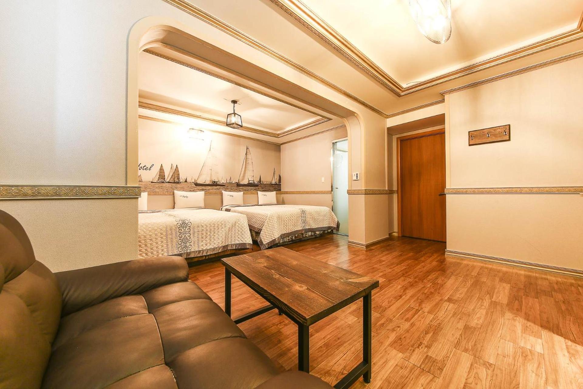 Twin Room - Photo 10