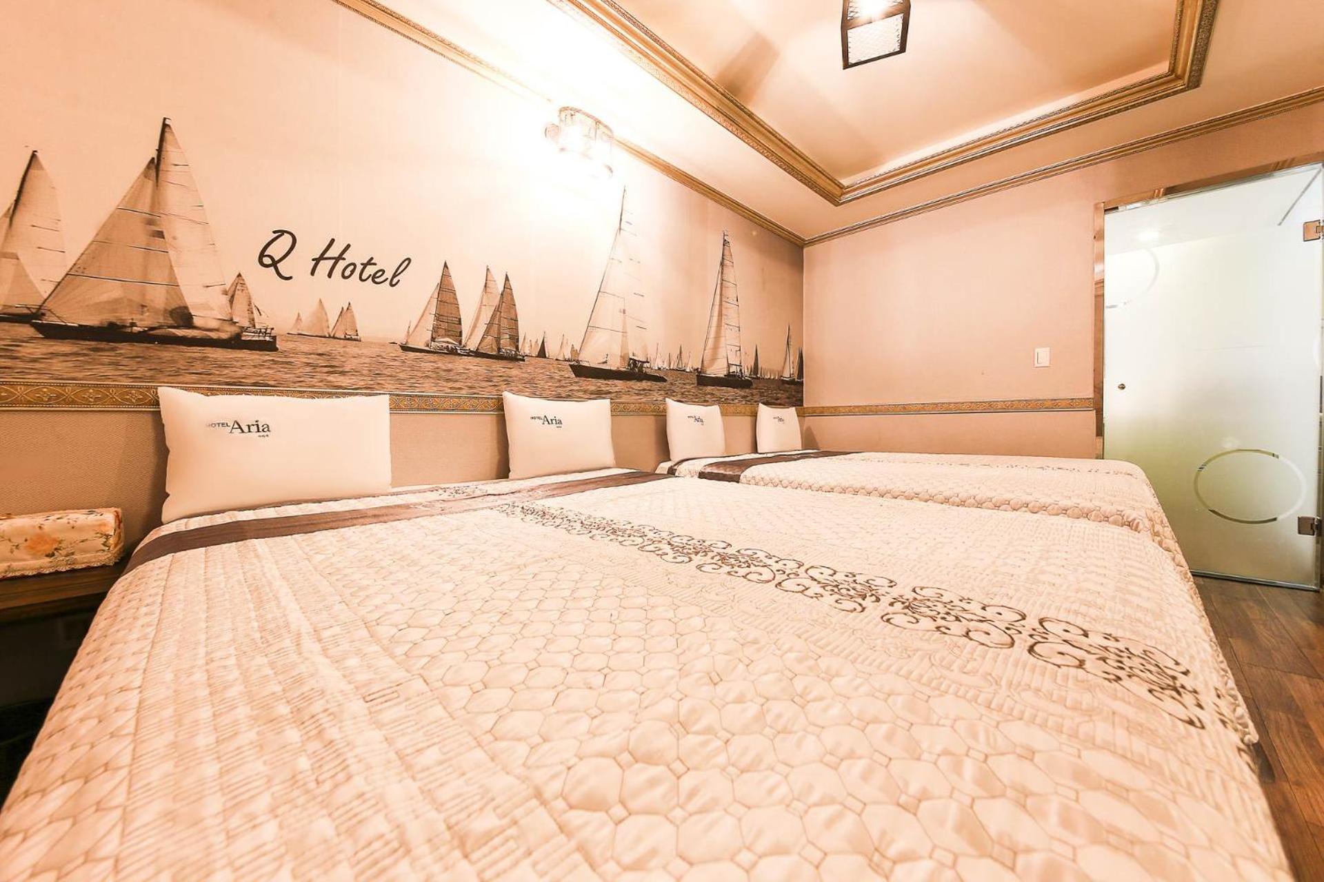Twin Room - Photo 13
