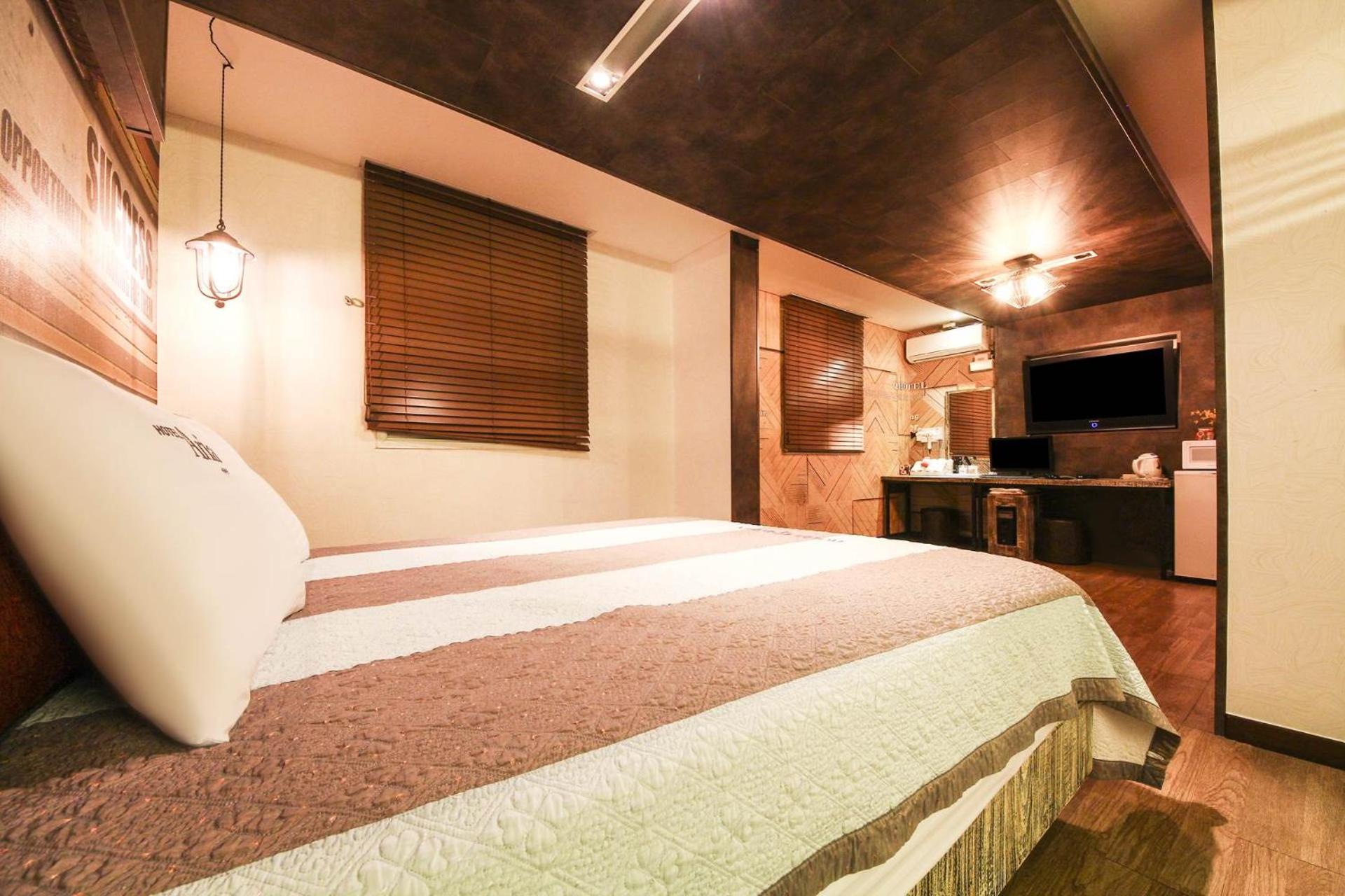Double Room - Photo 9