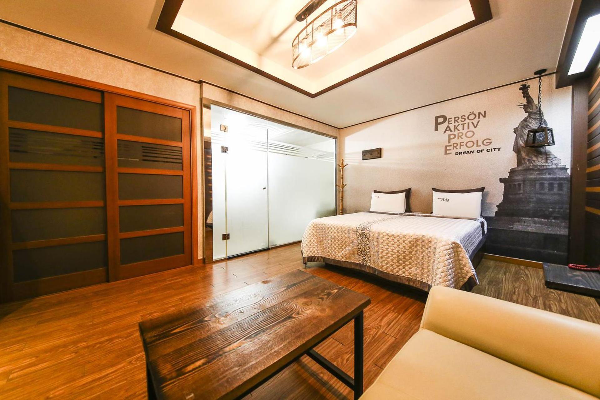 Double Room - Photo 7