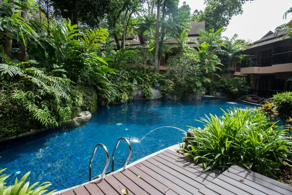 Garden Pool Access Room - Photo 7
