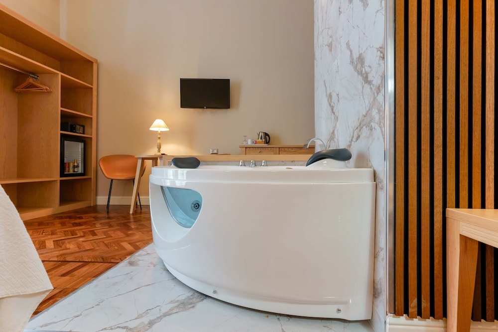 Deluxe Room with Private Spa - Photo 8