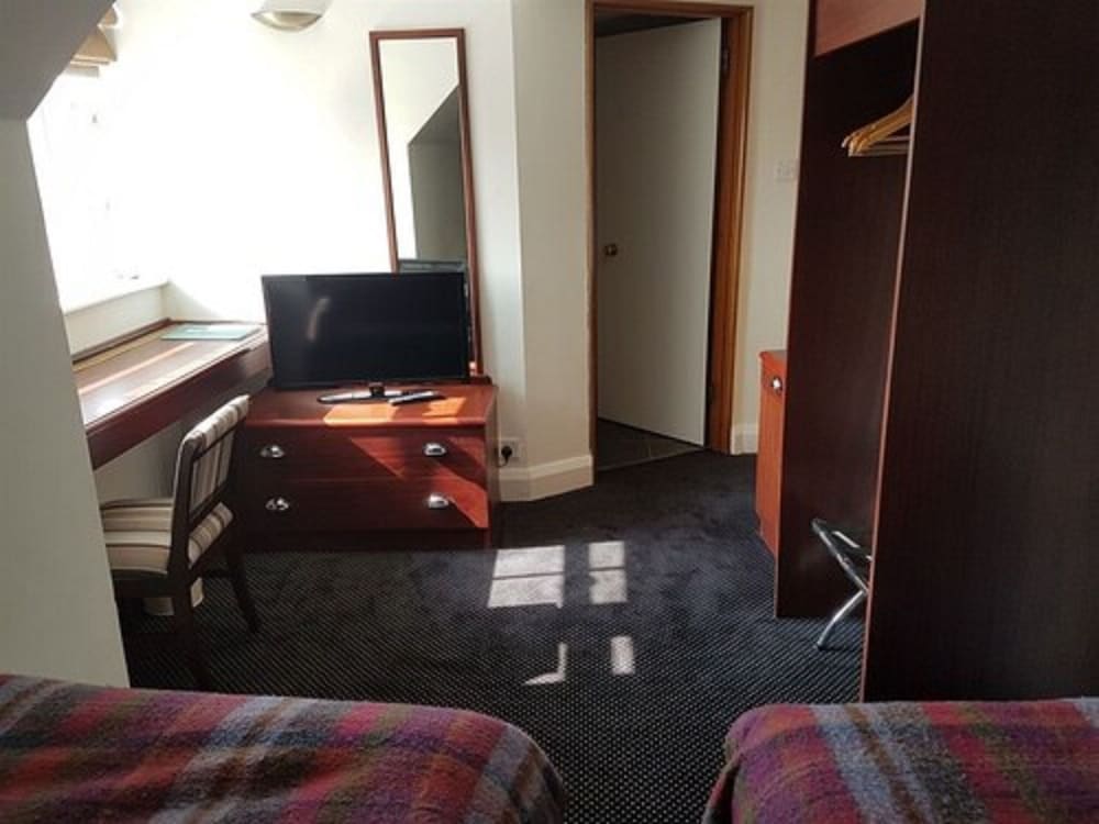 Twin Room, Ensuite photo 3