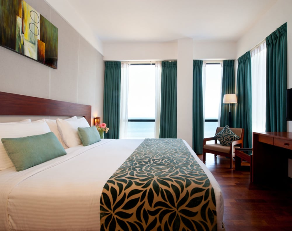 Deluxe Double Room, 1 King Bed, Private Bathroom, Ocean View photo 3