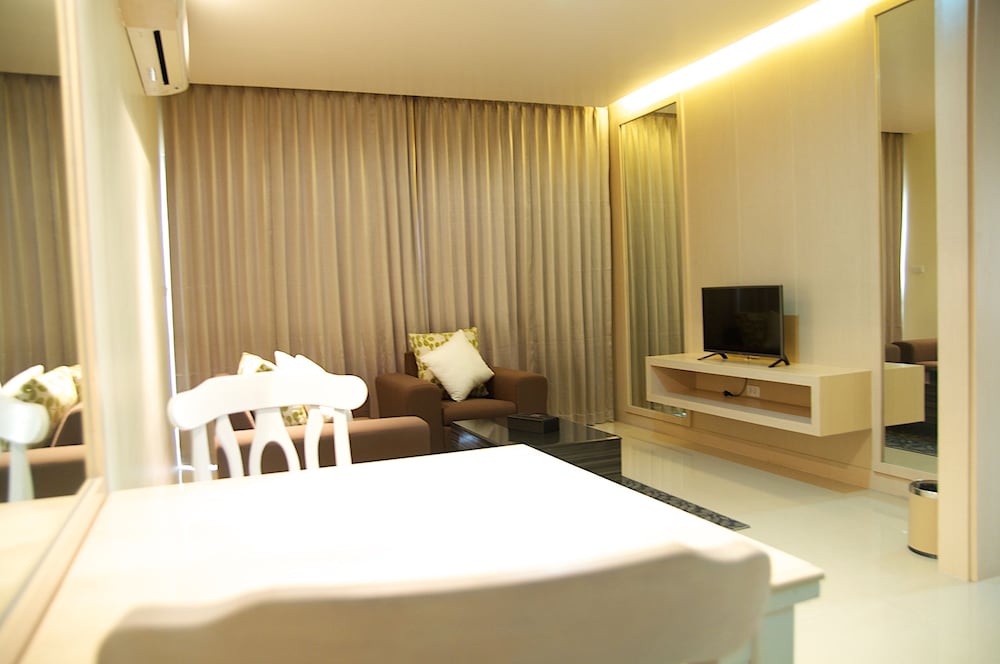 Suite - Photo 3