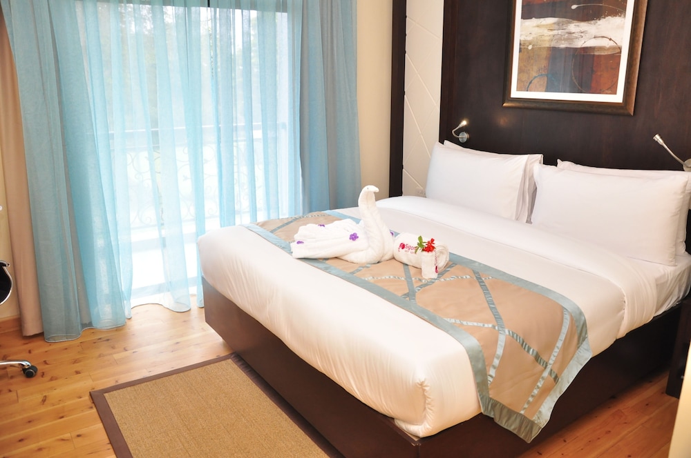 Deluxe Suite, Golf View photo 1
