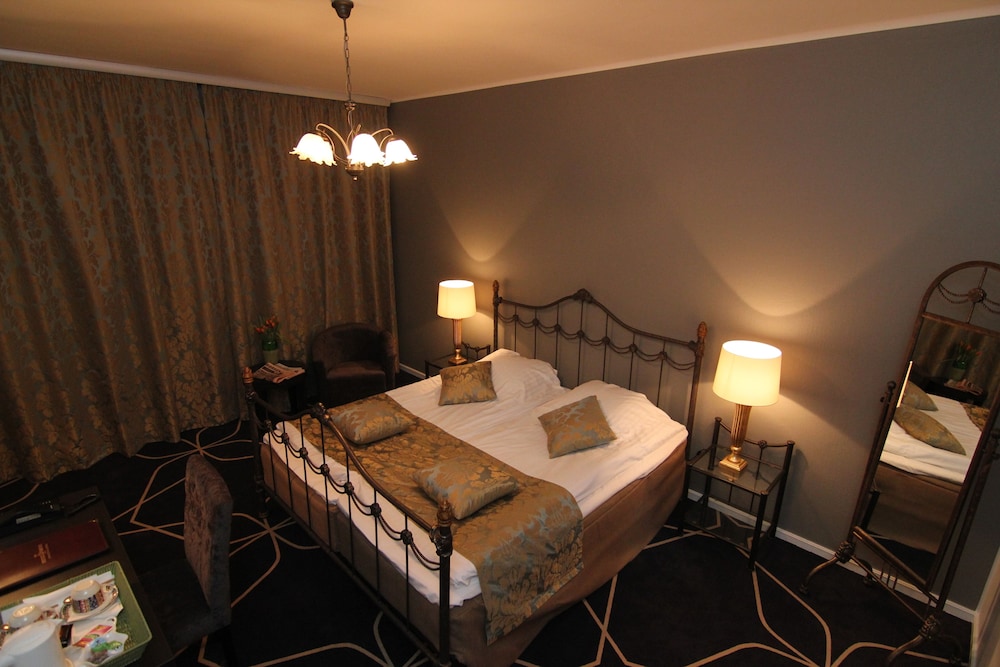 Honeymoon Suite photo 3