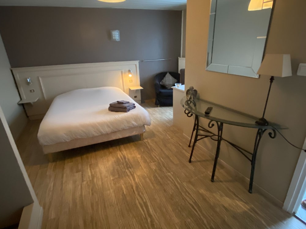 Basic Apartment photo 2